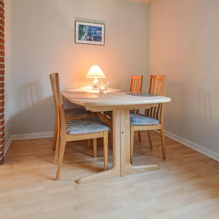 Nice In W/ 3 Bedrooms Vakantiehuis *