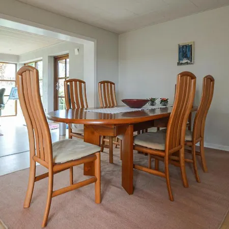 Vakantiehuis Nice In W/ 3 Bedrooms *